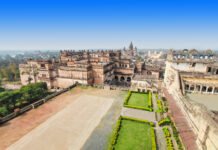 टीकमगढ़ के धार्मिक स्थान और पर्यटन स्थल