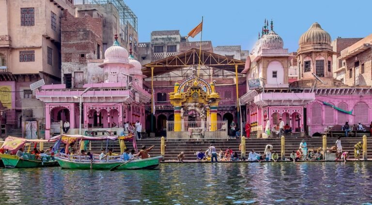 मथुरा के दर्शनीय स्थलमथुरा के प्रमुख दर्शनीय स्थल – श्रीकृष्ण की पवित्र नगरीमथुरा के दर्शनीय स्थल